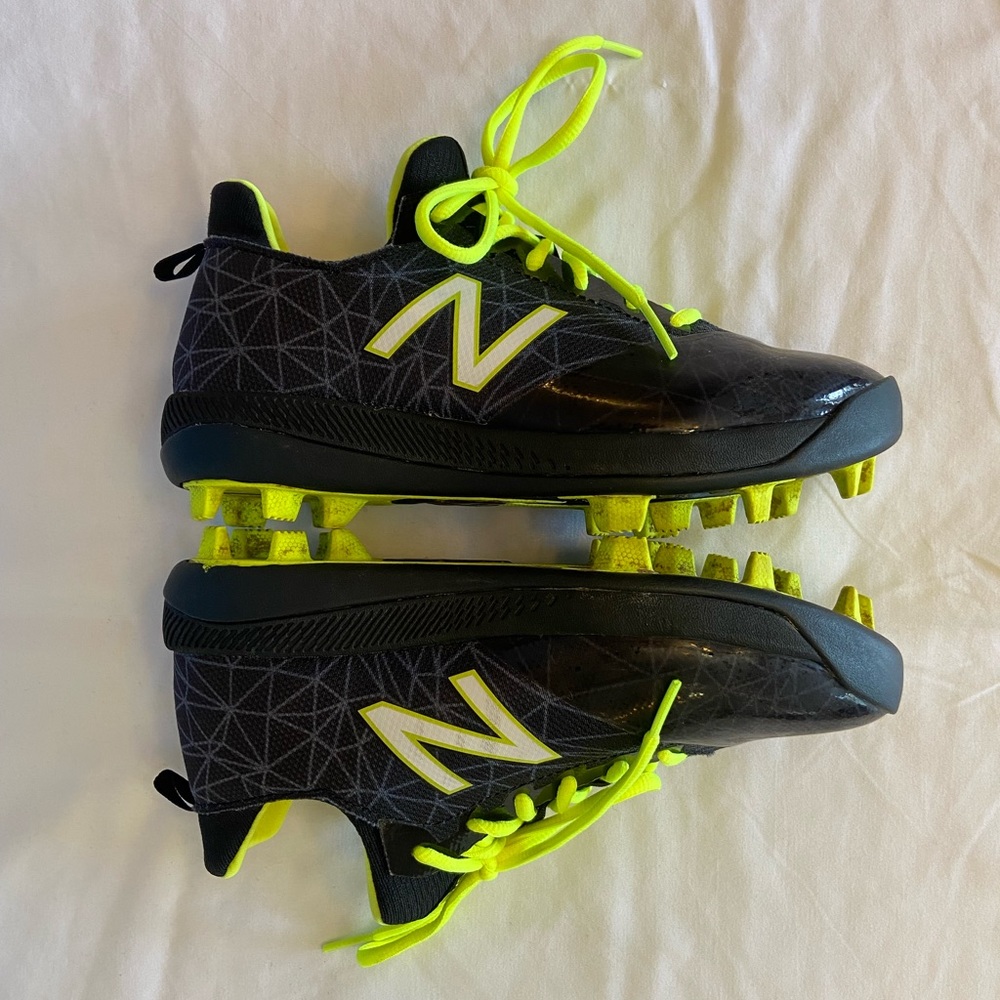 EUC New Balance Lindor Pro Fantomfit Boys Cleats size 3.5 (big boys)